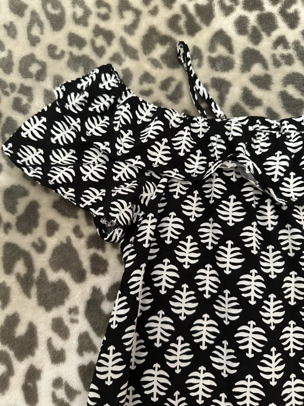 Old Navy Rayon Cold Shoulder Dress in Black & White Print Size XL 14 Girls